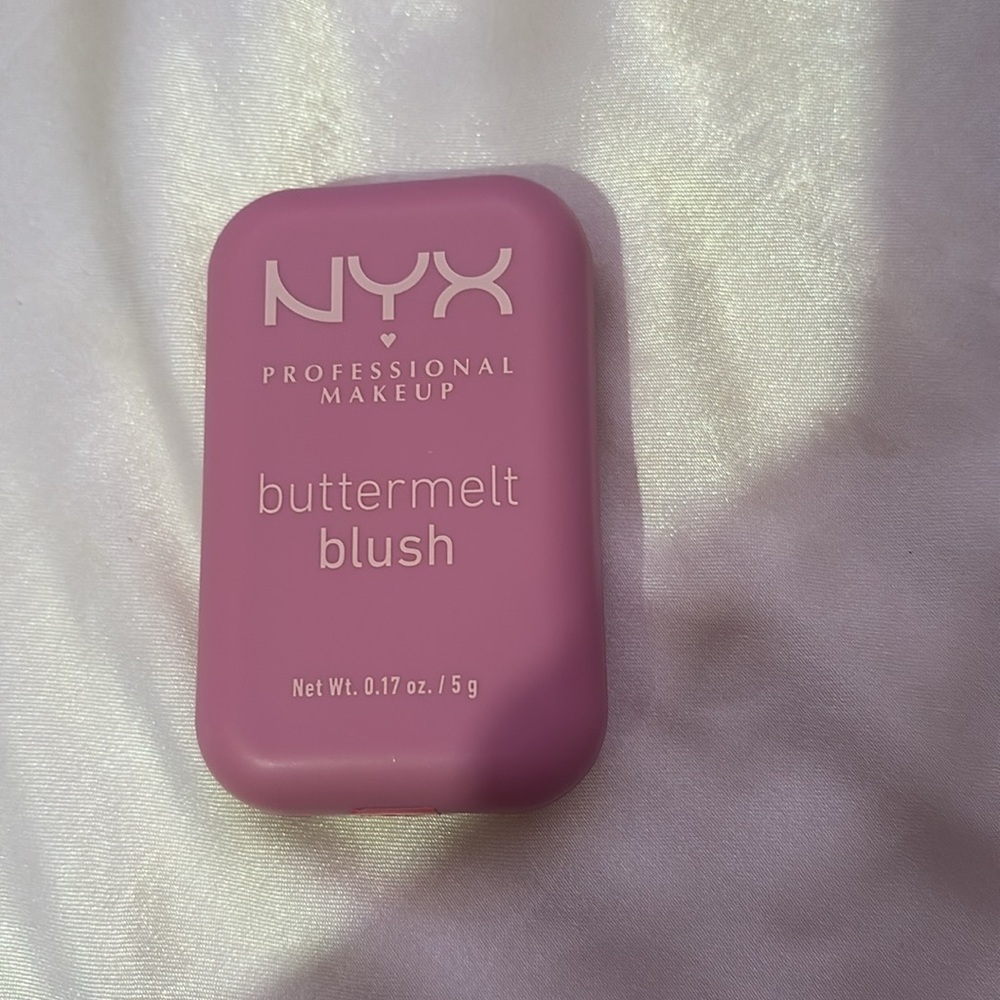 4 NYX products brand new!! - Picture 5 of 6